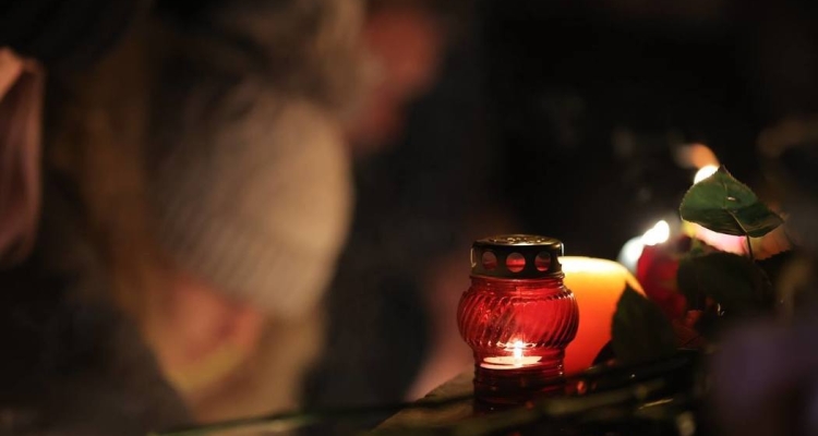 В Первоуральске зажгли свечу в память о погибших в ДТП