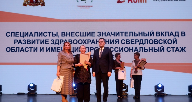 Медсестры детской больницы награждены Минздравом за вклад в развитие областного здравоохранения 