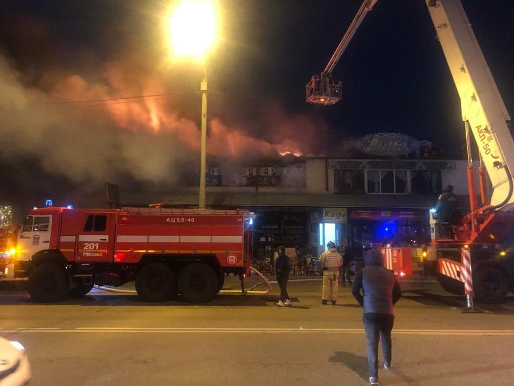 Открытое горение на пожаре на рынке в Ростове-на-Дону ликвидировано