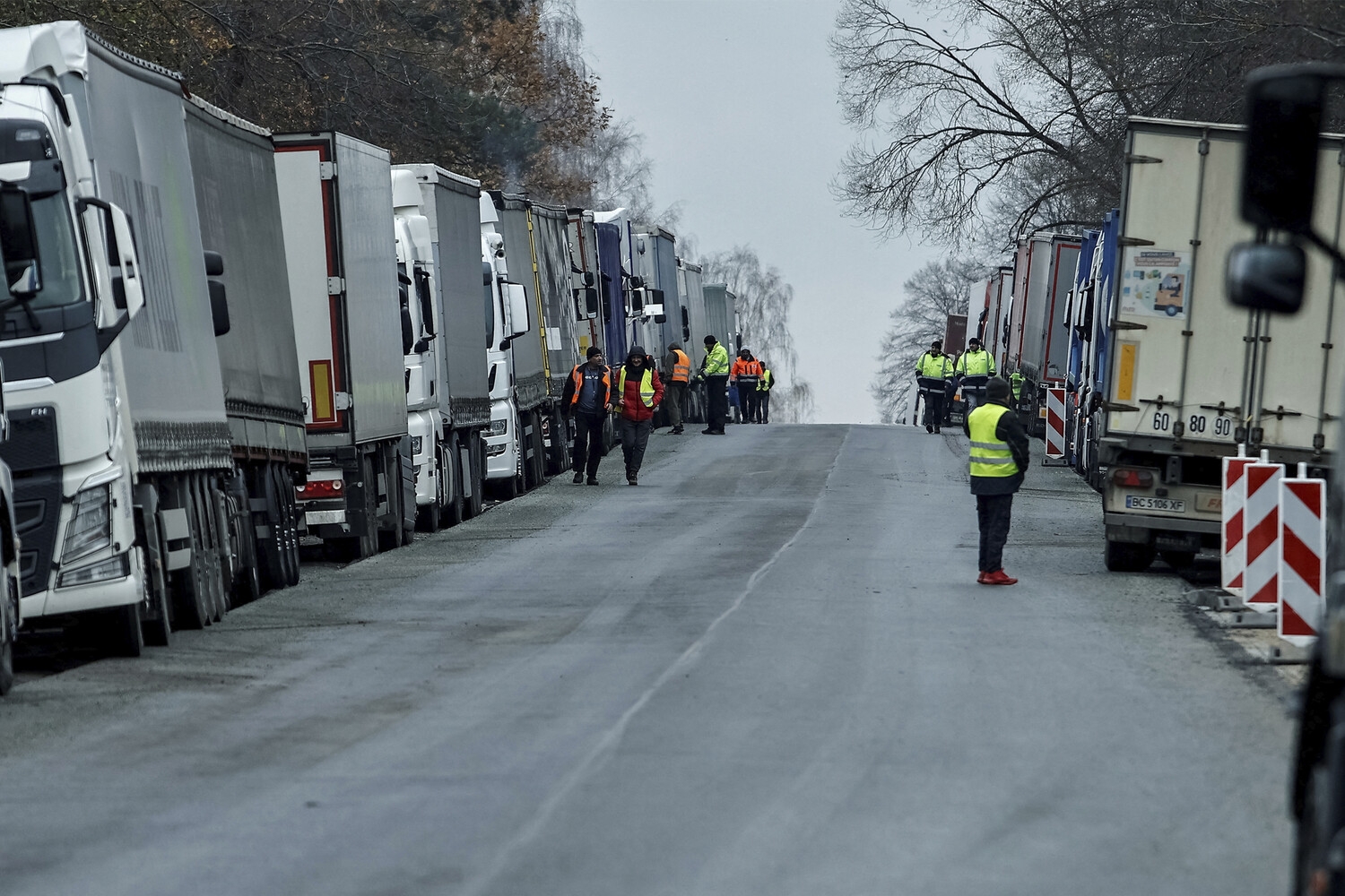 Очередь из 2,5 тыс. грузовиков образовалась на границе Украины с Польшей