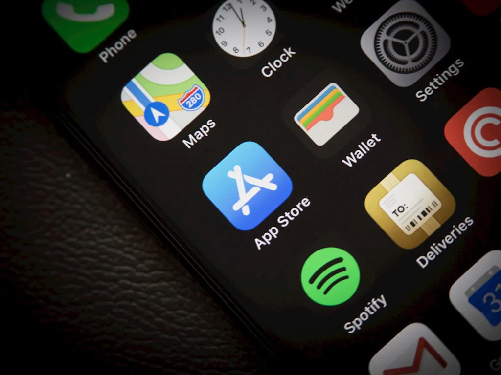 Microsoft хочет сделать аналог App Store для iPhone