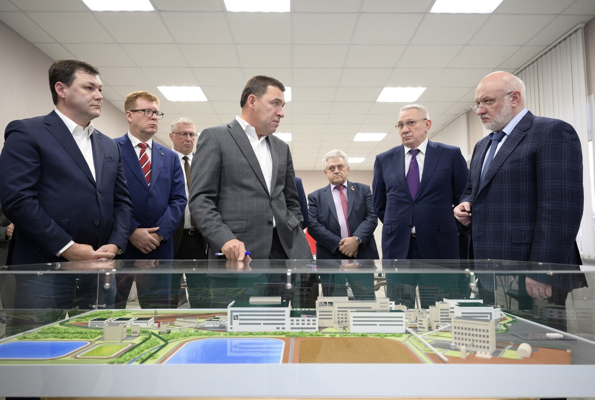 Евгений Куйвашев обсудил с промышленниками участие предприятий в реализации социально значимых проектов в Первоуральске