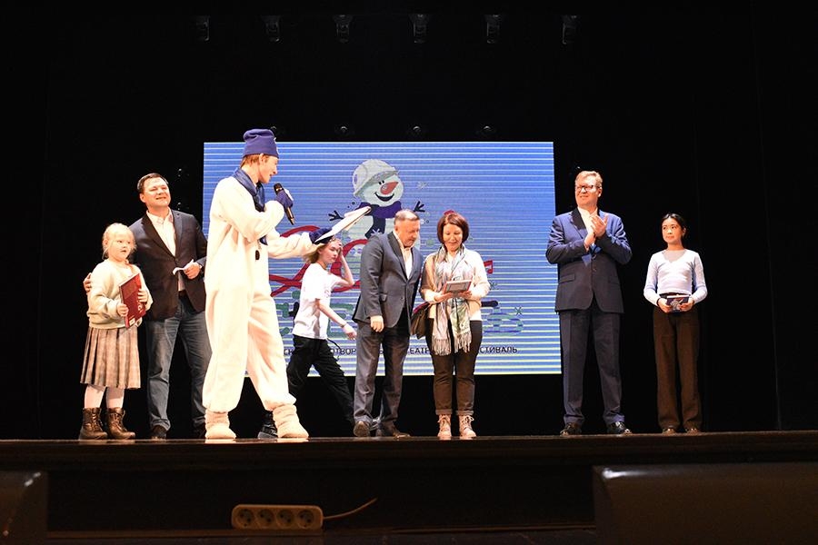 «Снежность»: юным первоуральцам показали 5 спектаклей