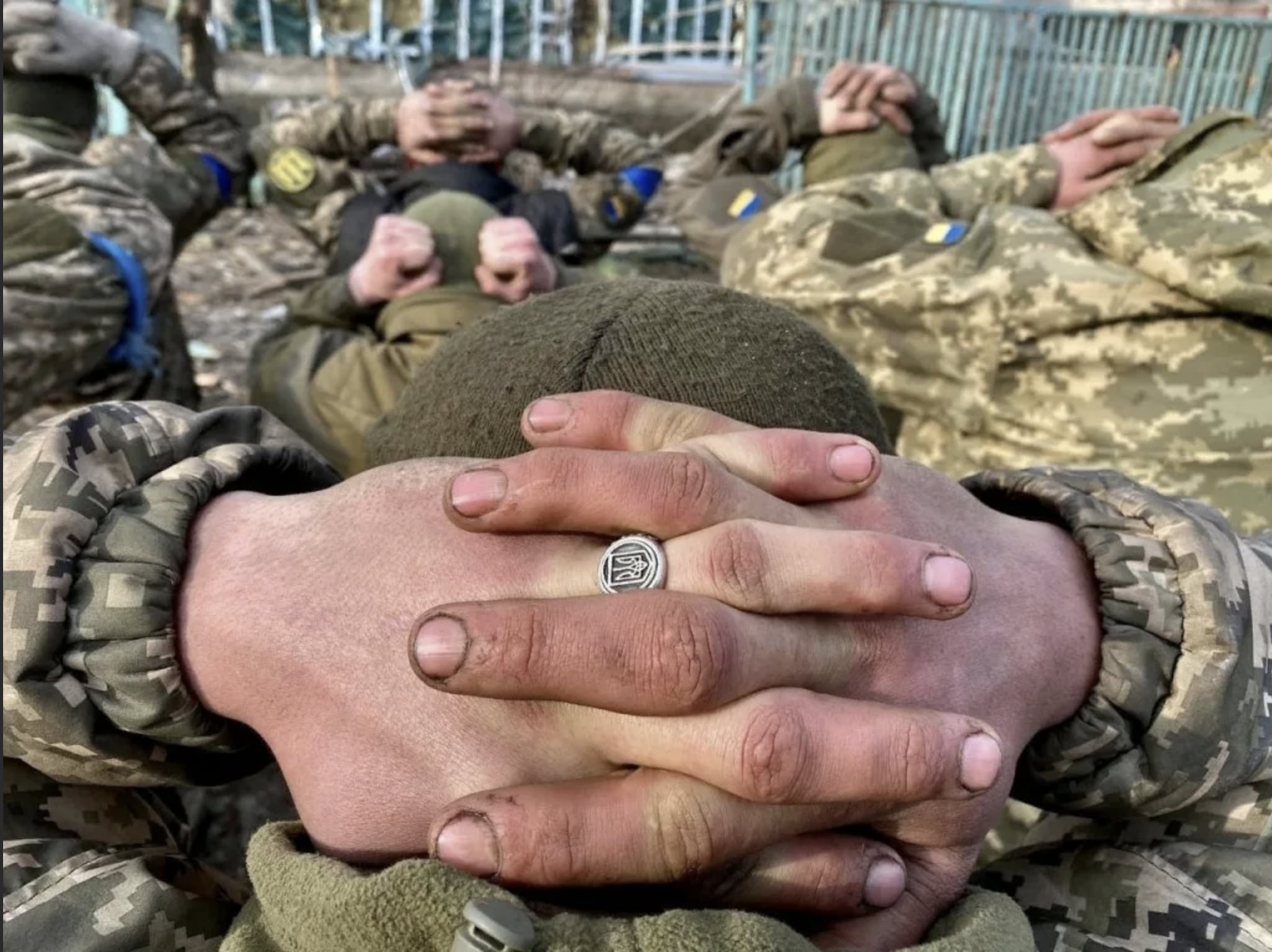 Новости войны укр. Пленные украинские солдаты 2022. Военные картинки.