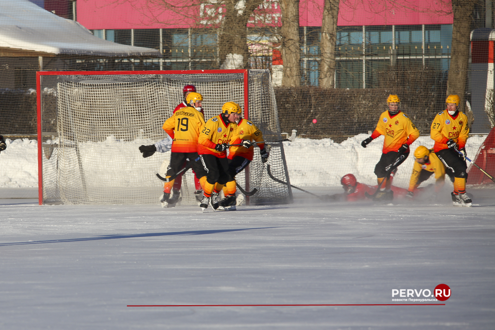 СКА-Нефтяник в Первоуральске разгромил СКА-Уральский Трубник