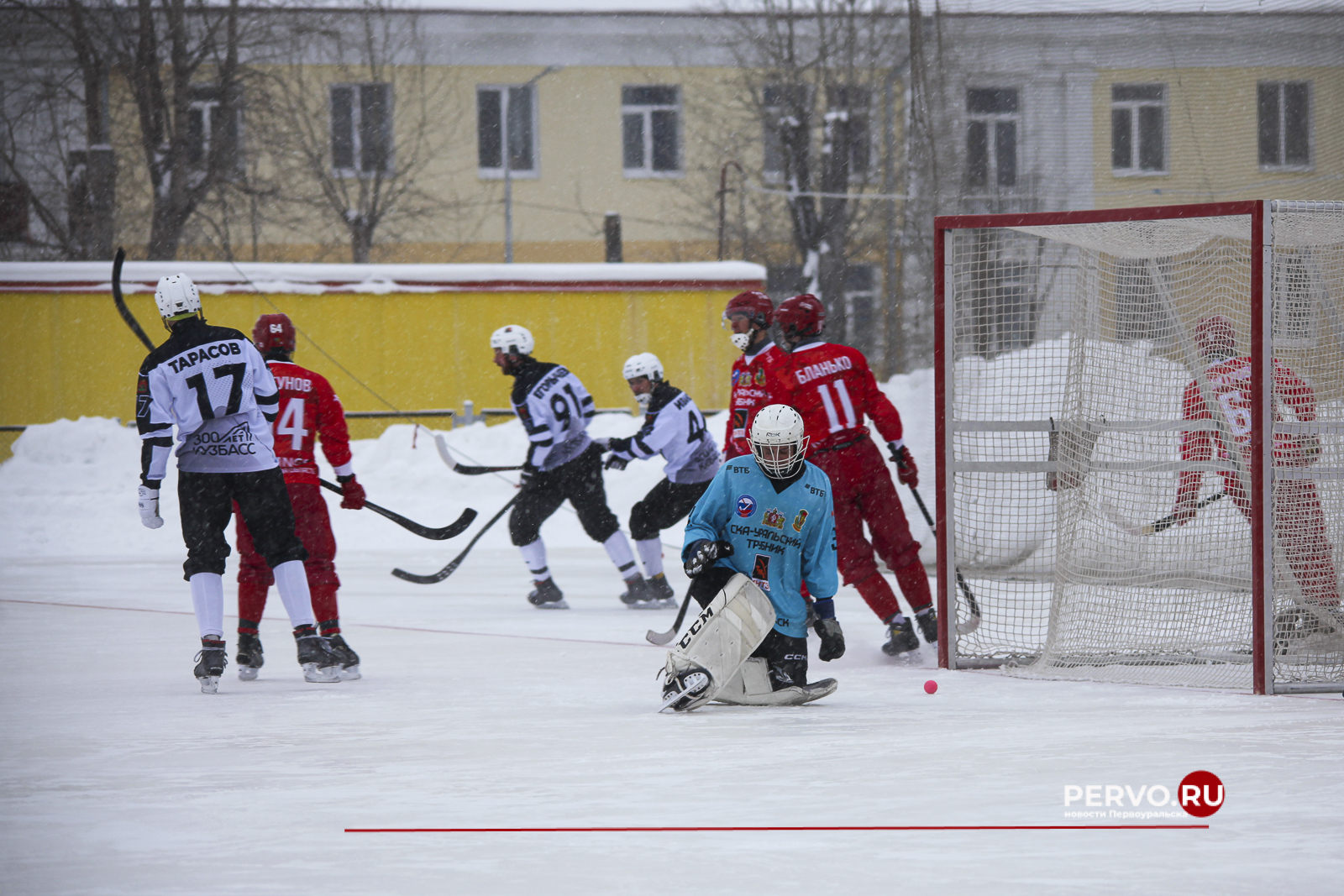 СКА-Уральский Трубник в Первоуральске проиграл Кузбассу со счётом 3:7 class