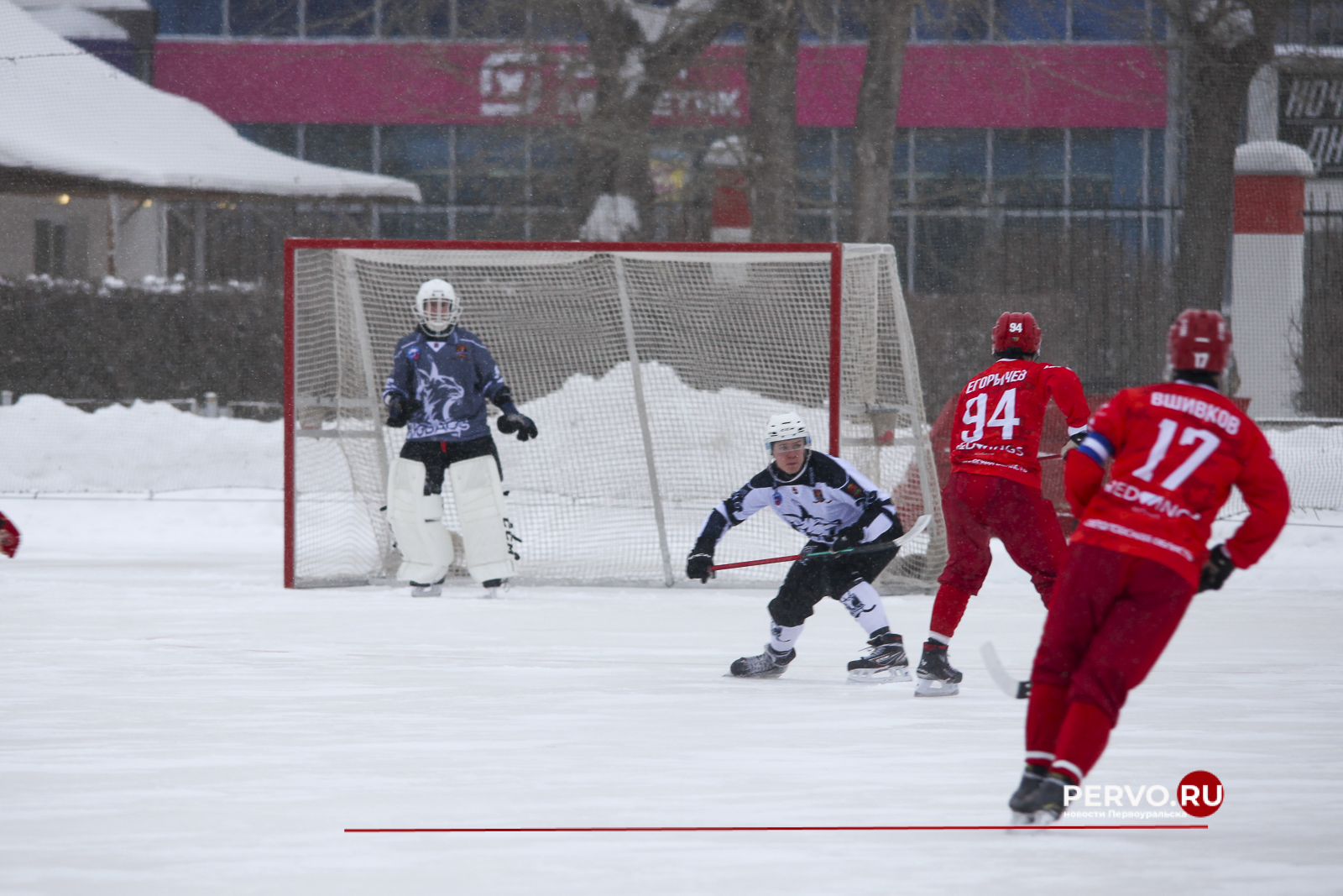 СКА-Уральский Трубник в Первоуральске проиграл Кузбассу со счётом 3:7 class