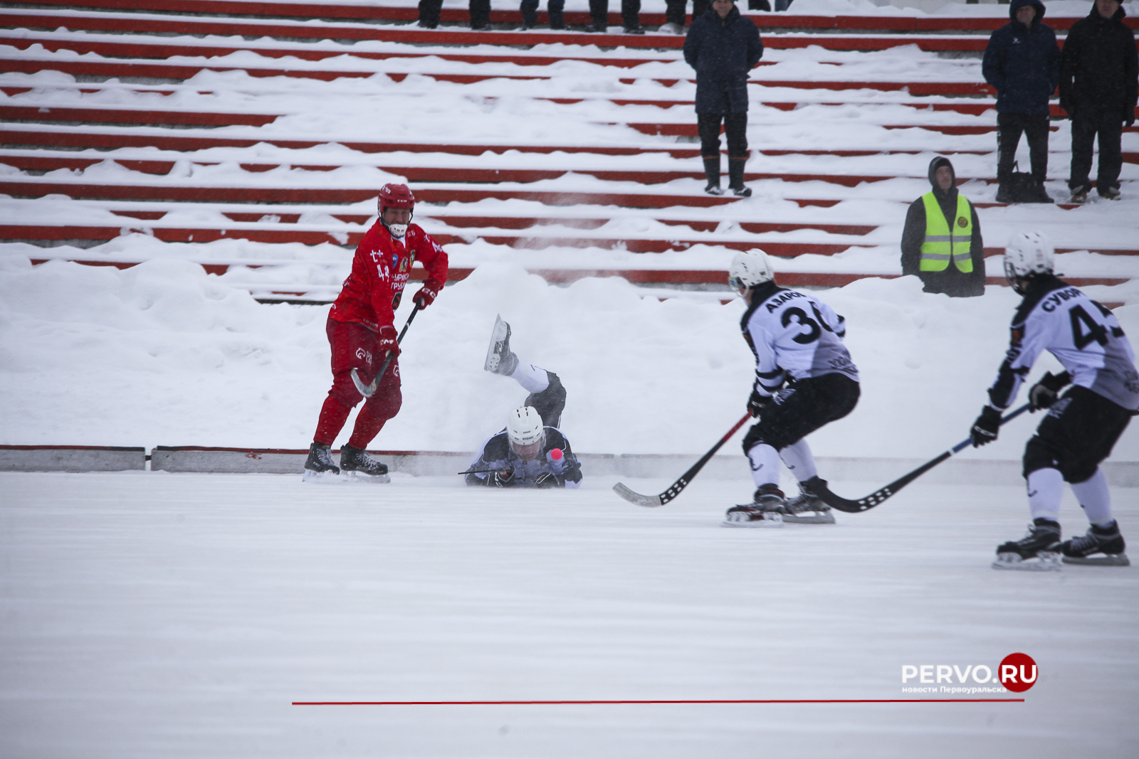 СКА-Уральский Трубник в Первоуральске проиграл Кузбассу со счётом 3:7 class
