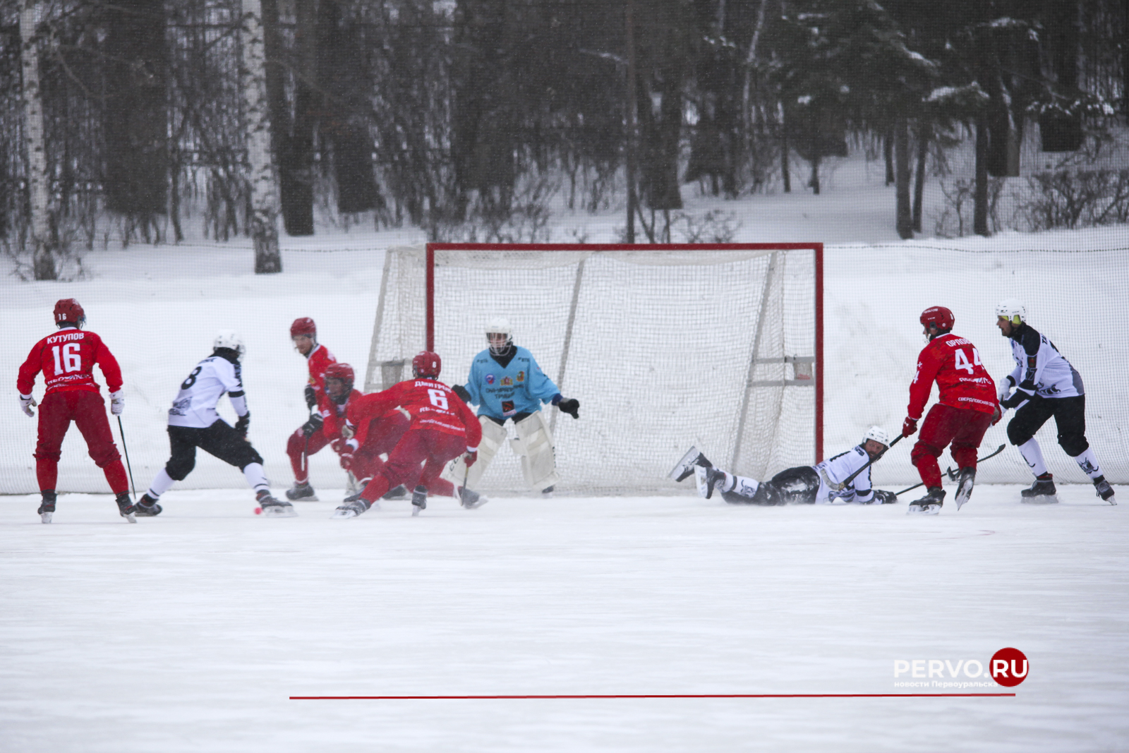 СКА-Уральский Трубник в Первоуральске проиграл Кузбассу со счётом 3:7 class