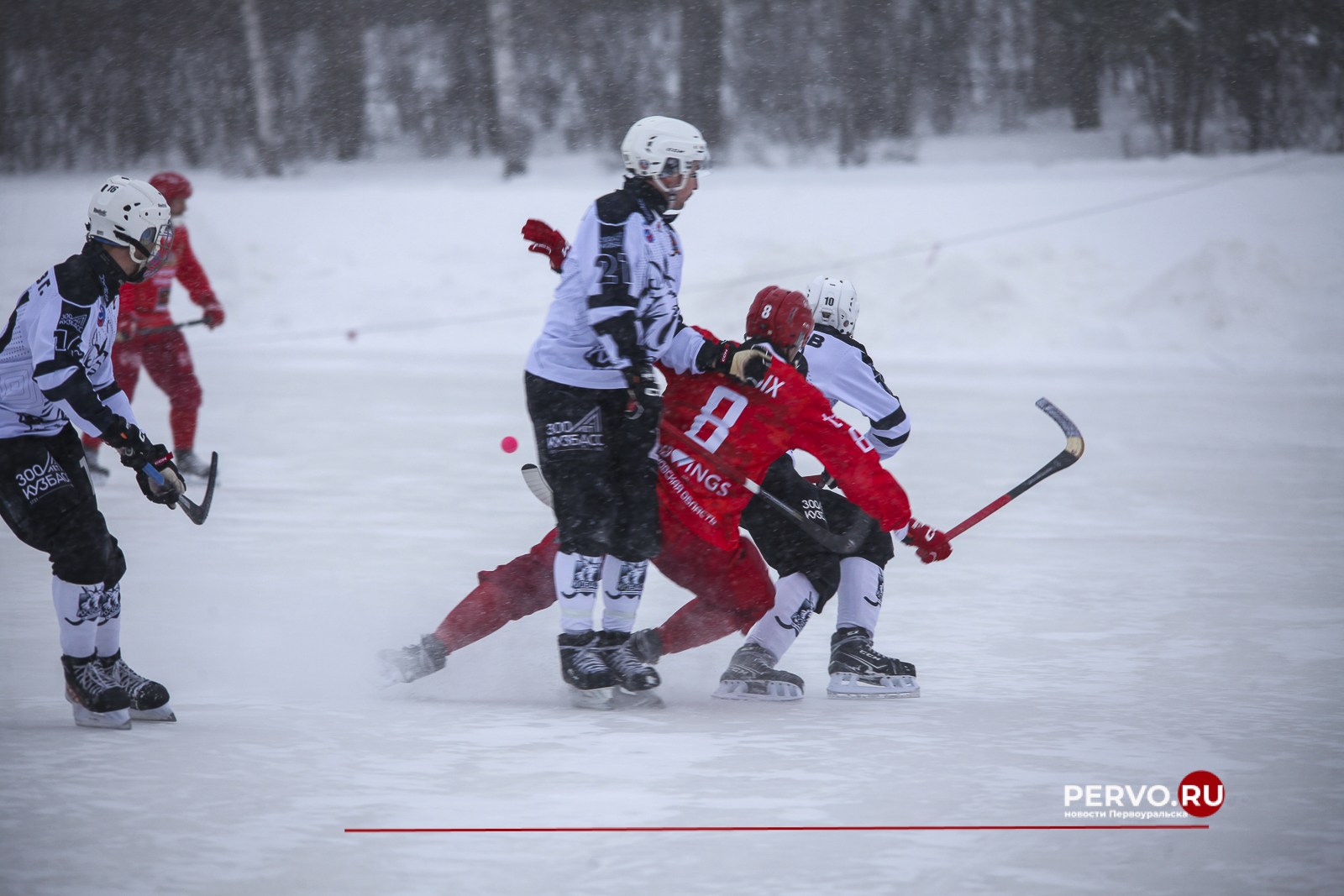 СКА-Уральский Трубник в Первоуральске проиграл Кузбассу со счётом 3:7 class