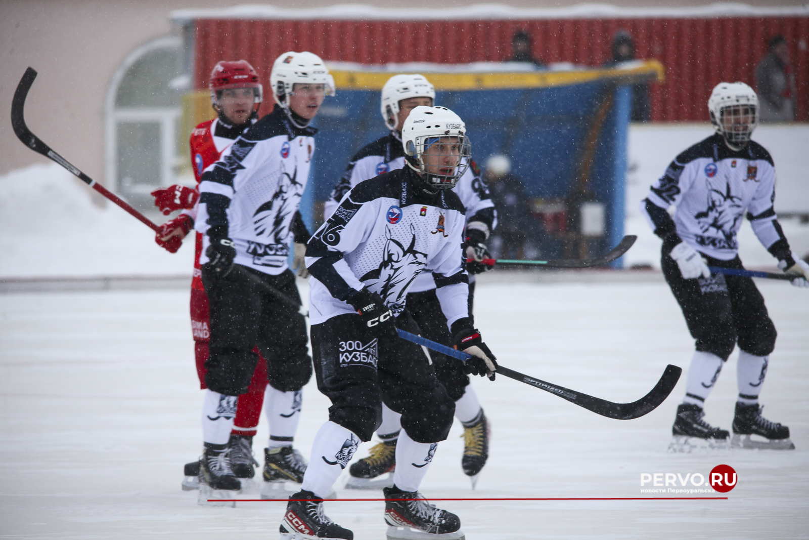 СКА-Уральский Трубник в Первоуральске проиграл Кузбассу со счётом 3:7 class