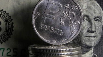 Курс рубля слабеет к доллару и евро на торгах Мосбиржи