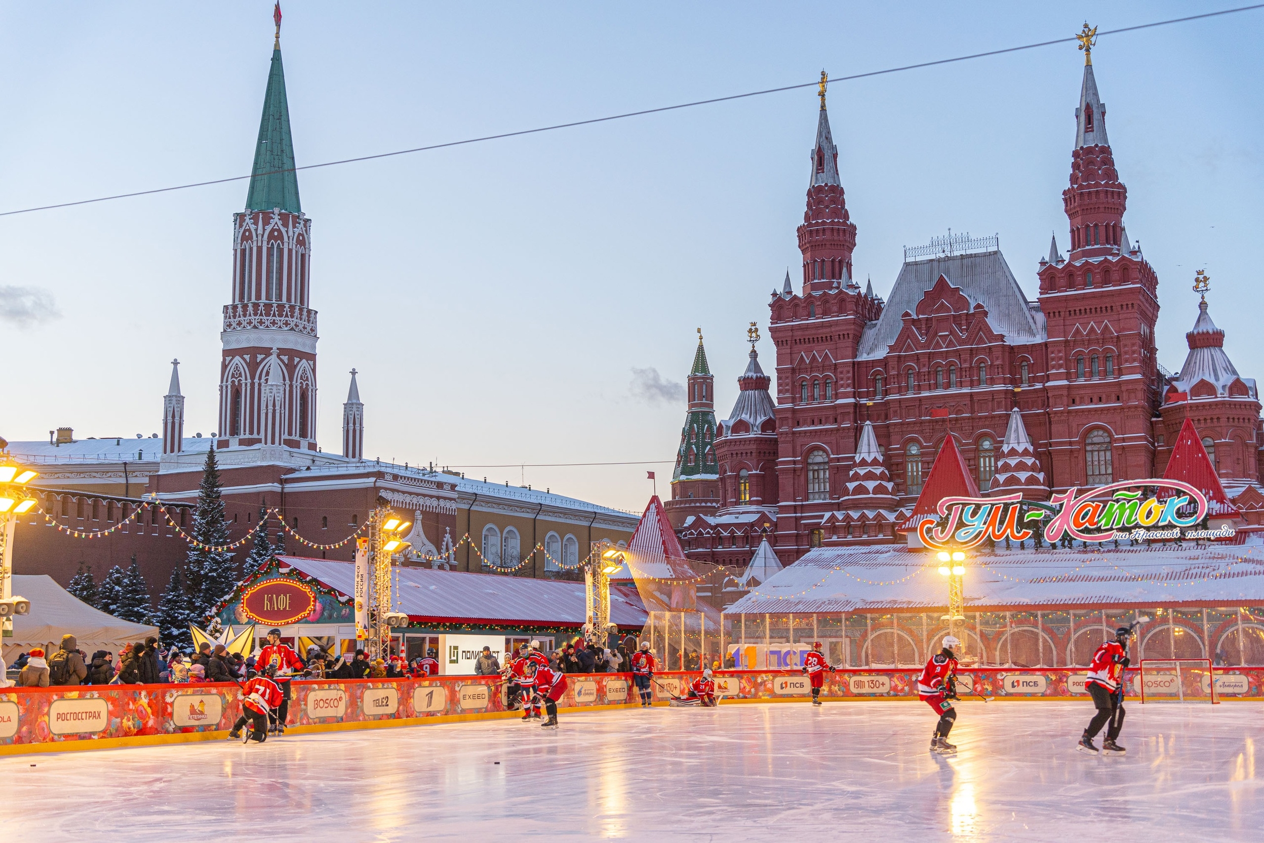 При поддержке ГК «Полипласт» на Красной площади прошёл гала-матч с участием хоккеистов
