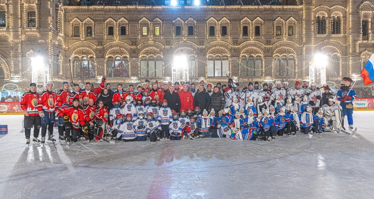 При поддержке ГК «Полипласт» на Красной площади прошёл гала-матч с участием хоккеистов