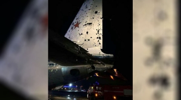 Военкор Юрий Котенок выложил фото подбитого самолета РФ Ил-22