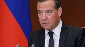 Медведев заявил о планах размещения нового оружия на Курилах
