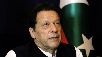 Экс-премьеру Пакистана и его жене дали 14 лет за коррупцию