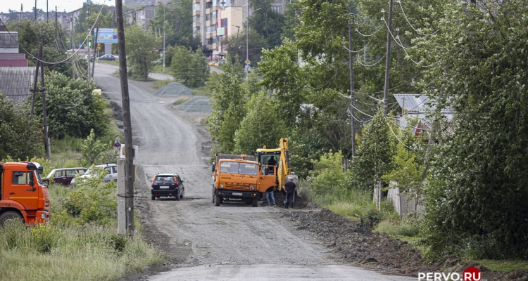 Евгений Куйвашев поручил направить деньги на строительство и ремонт дорог в 2024 году