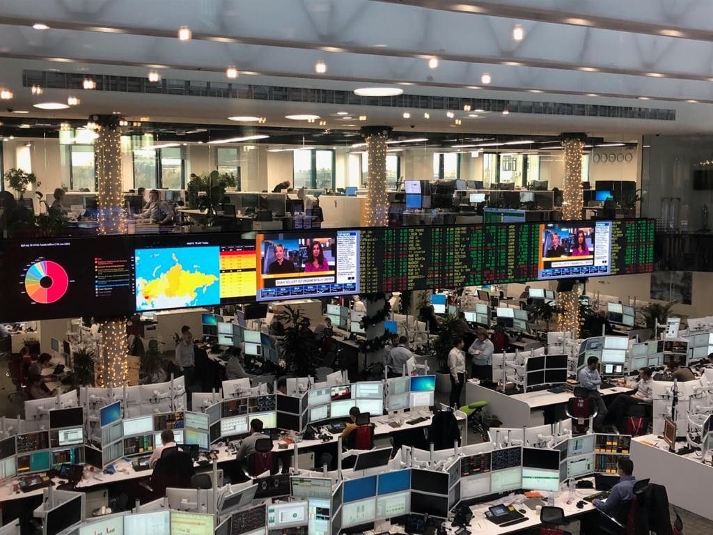 Московская биржа приостановила торги на фондовом рынке