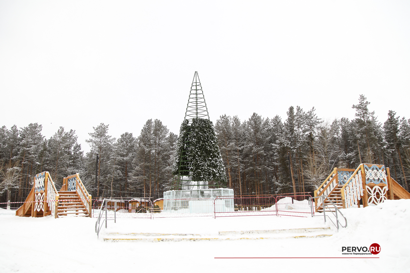 В «Парке новой культуры» демонтируют ледовый городок