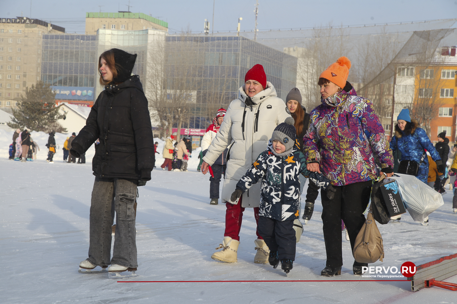 Лед надежды нашей собрал более тысячи жителей Первоуральска