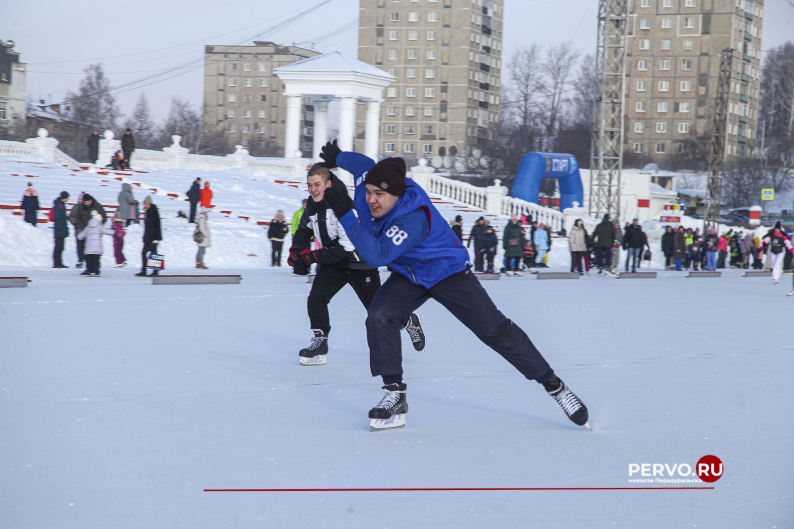 Лед надежды нашей собрал более тысячи жителей Первоуральска
