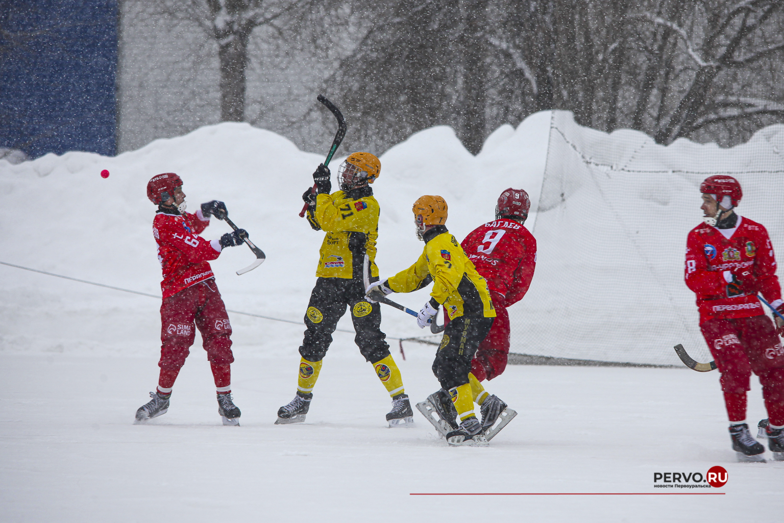 СКА-Уральский Трубник в Первоуральске сыграл в ничью 5:5 Мурманом