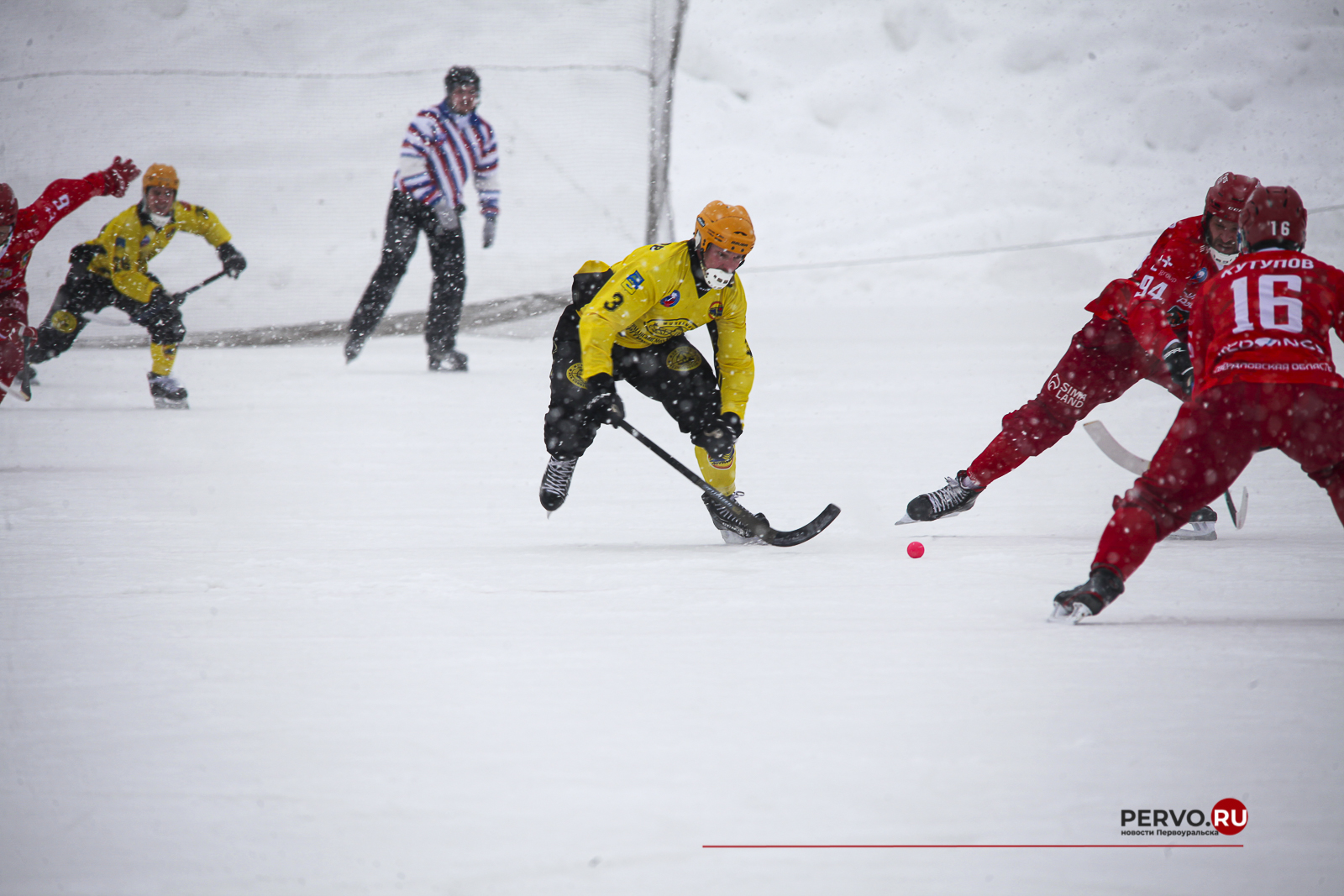 СКА-Уральский Трубник в Первоуральске сыграл в ничью 5:5 Мурманом
