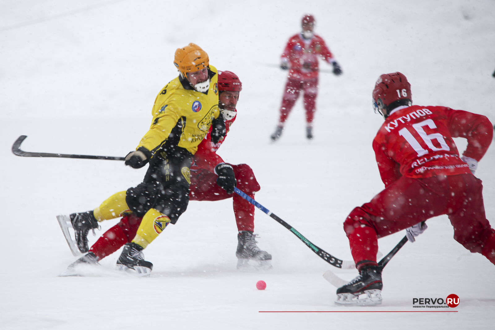 СКА-Уральский Трубник в Первоуральске сыграл в ничью 5:5 Мурманом