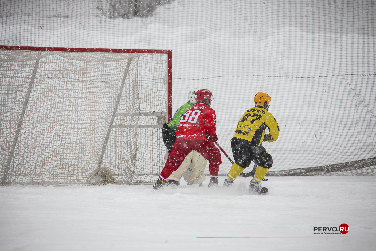 СКА-Уральский Трубник в Первоуральске сыграл в ничью 5:5 Мурманом