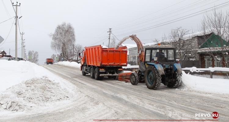 Коммунальные службы с улиц города вывозят до 1200 кубометров снега