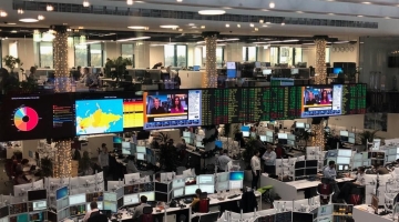Московская биржа приостановила торги на фондовом рынке