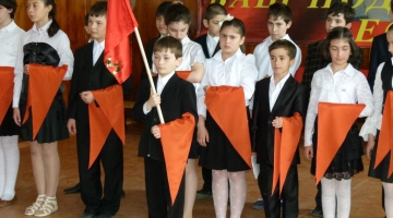 Депутат Горячева считает, что школьникам не нужно навязывать пионерские галстуки