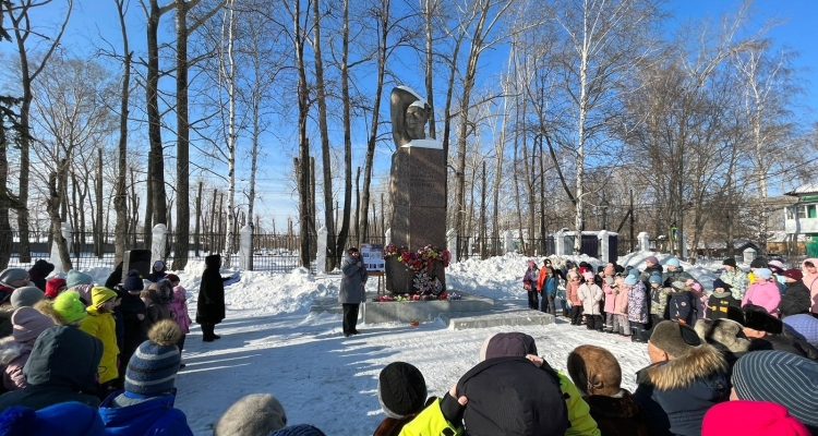 Первоуральцы почтили память генерала Дмитрия Карбышева