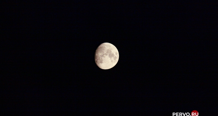 Завтра утром можно наблюдать полутеневое затмение Луны
