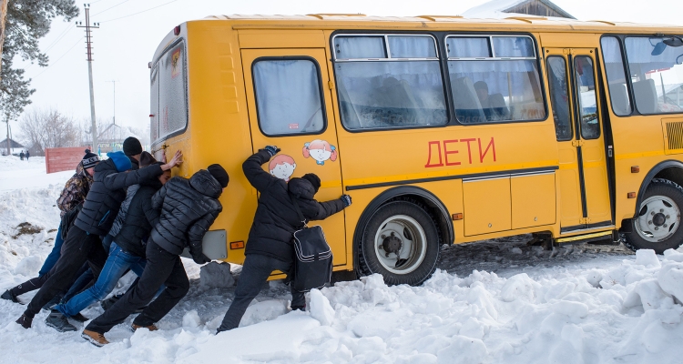 Из-за погодных условий ГИБДД запретили движение школьных автобусов