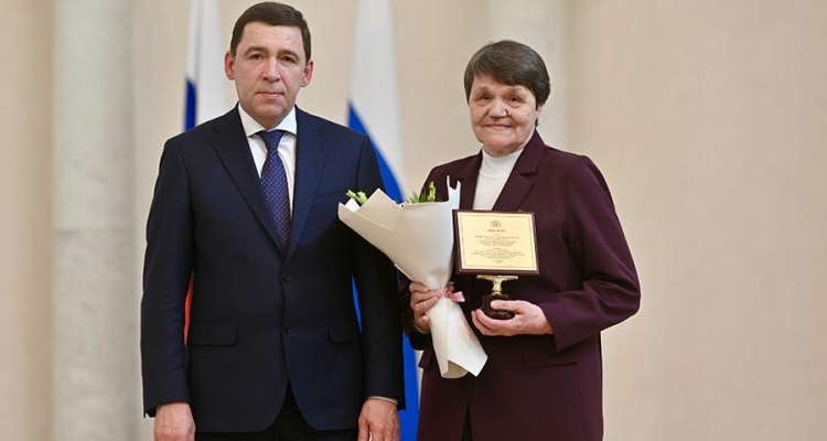 Заведующая Центром краеведения Надежда Демина получила премию губернатора
