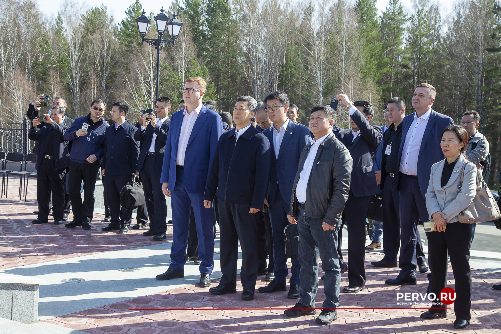 Делегация из Китая во главне с Чэнь Вэньцином посетила стелу «Европа-Азия»