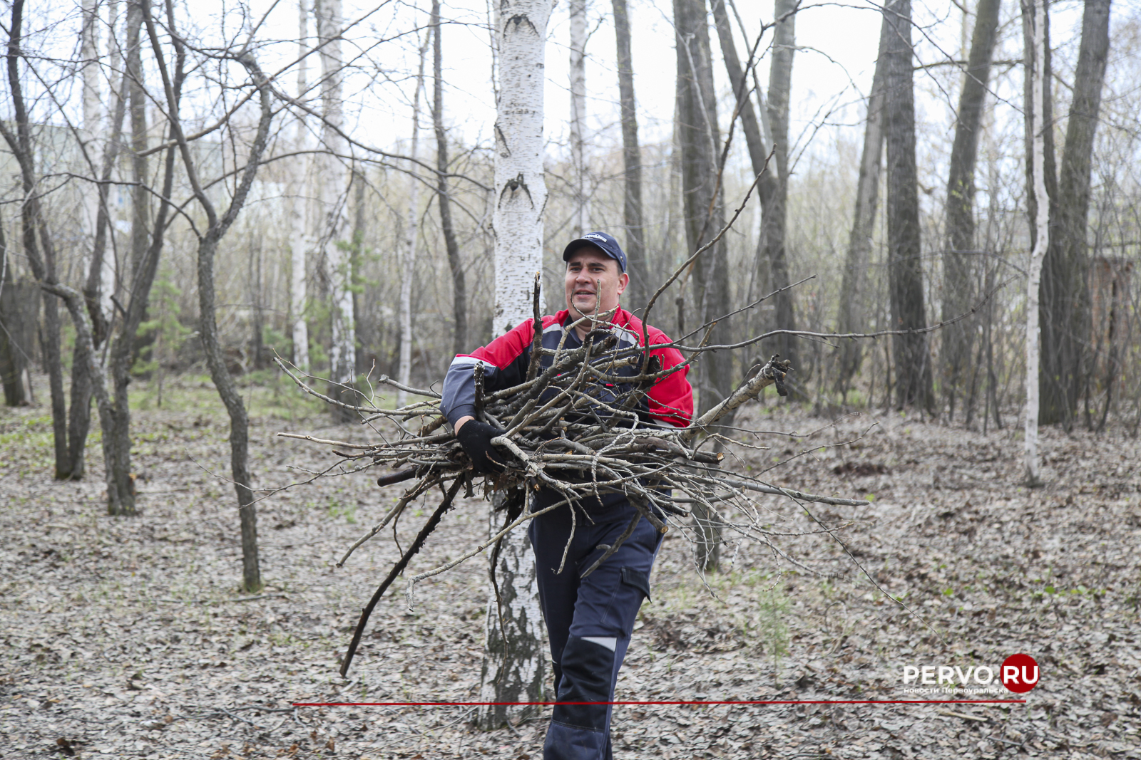 В Первоуральске парк у ДК «Горняк» привели в порядок