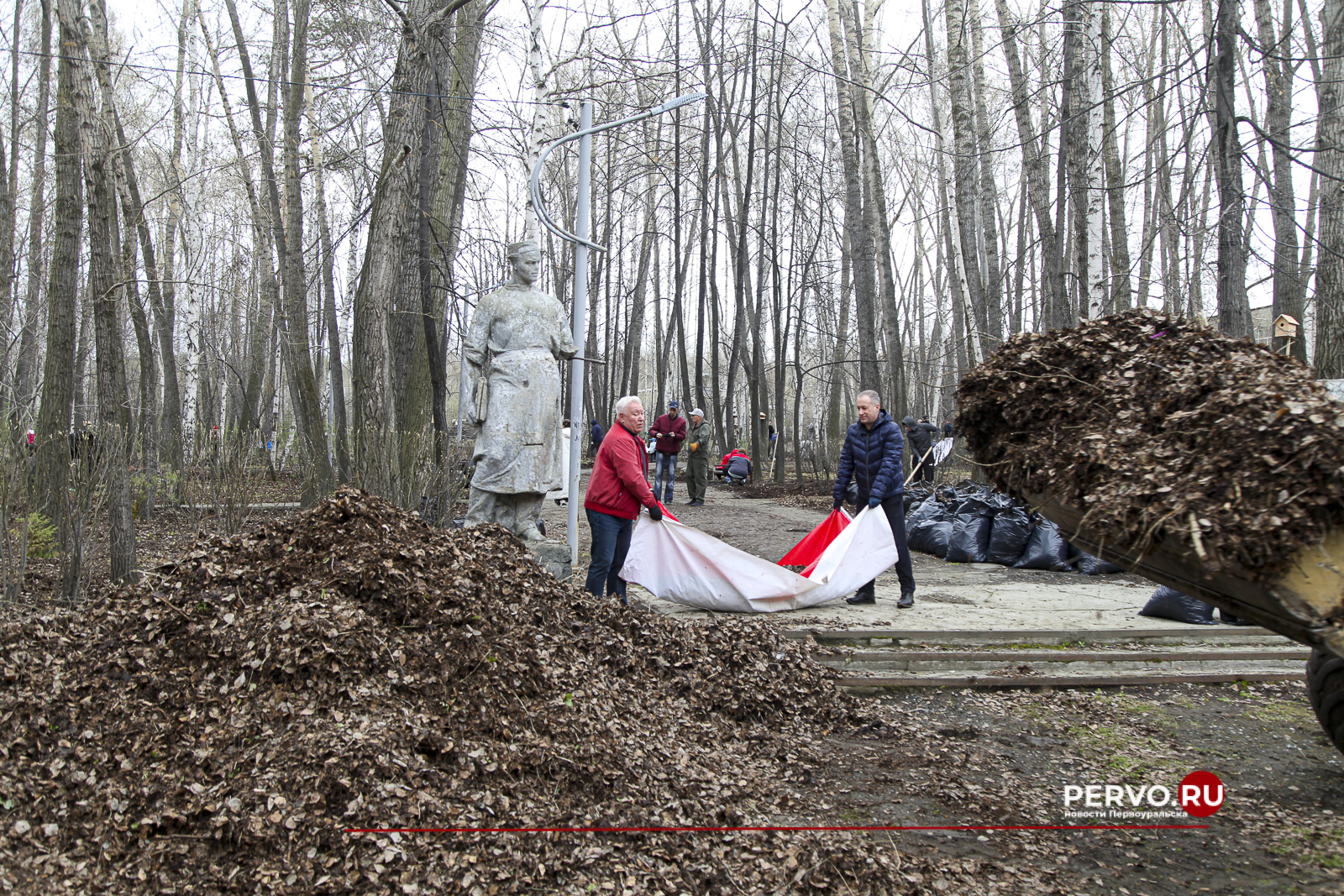 В Первоуральске парк у ДК «Горняк» привели в порядок