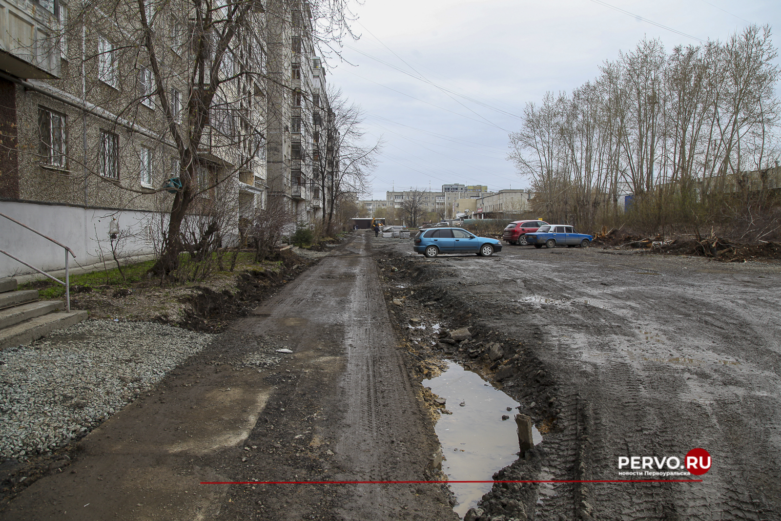 На улице Трубников в Первоуральске приступили к благоустройству дворовой территорий