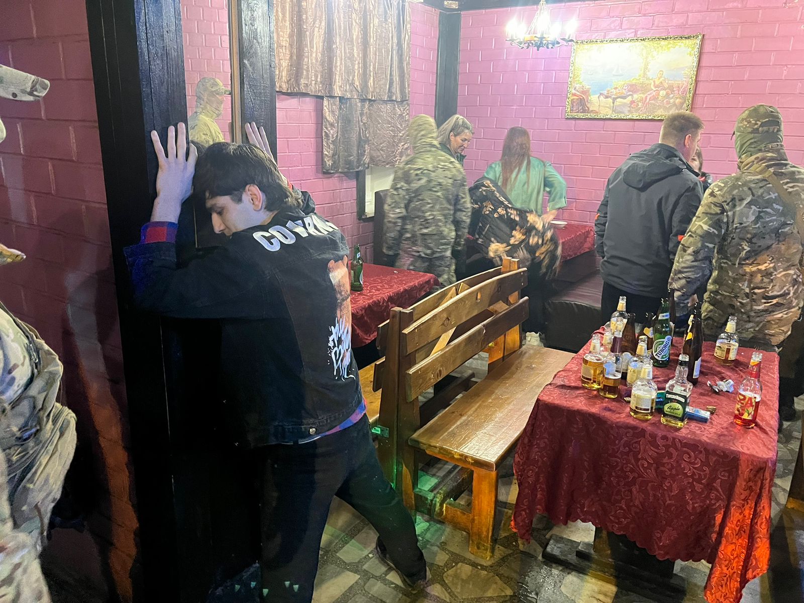 В ходе рейда полиция Первоуральска доставила в участок 43 человека