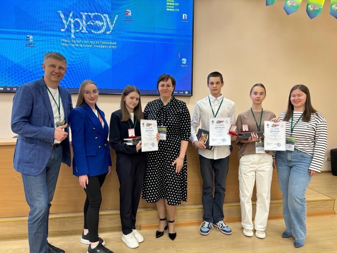 Школьники на Евразийском экономическом форуму молодежи защитили свои проекты