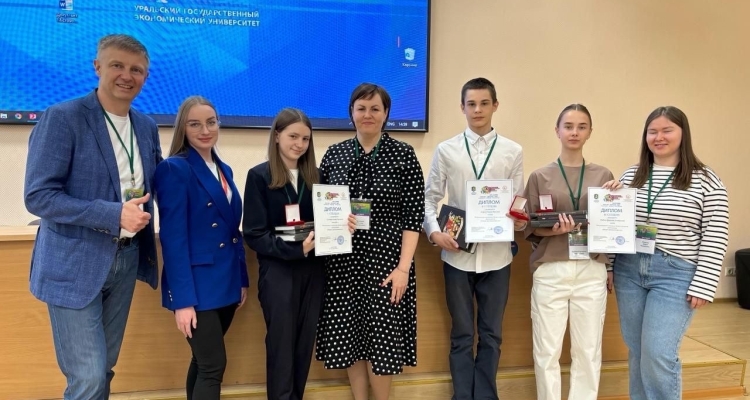 Школьники на Евразийском экономическом форуму молодежи защитили свои проекты