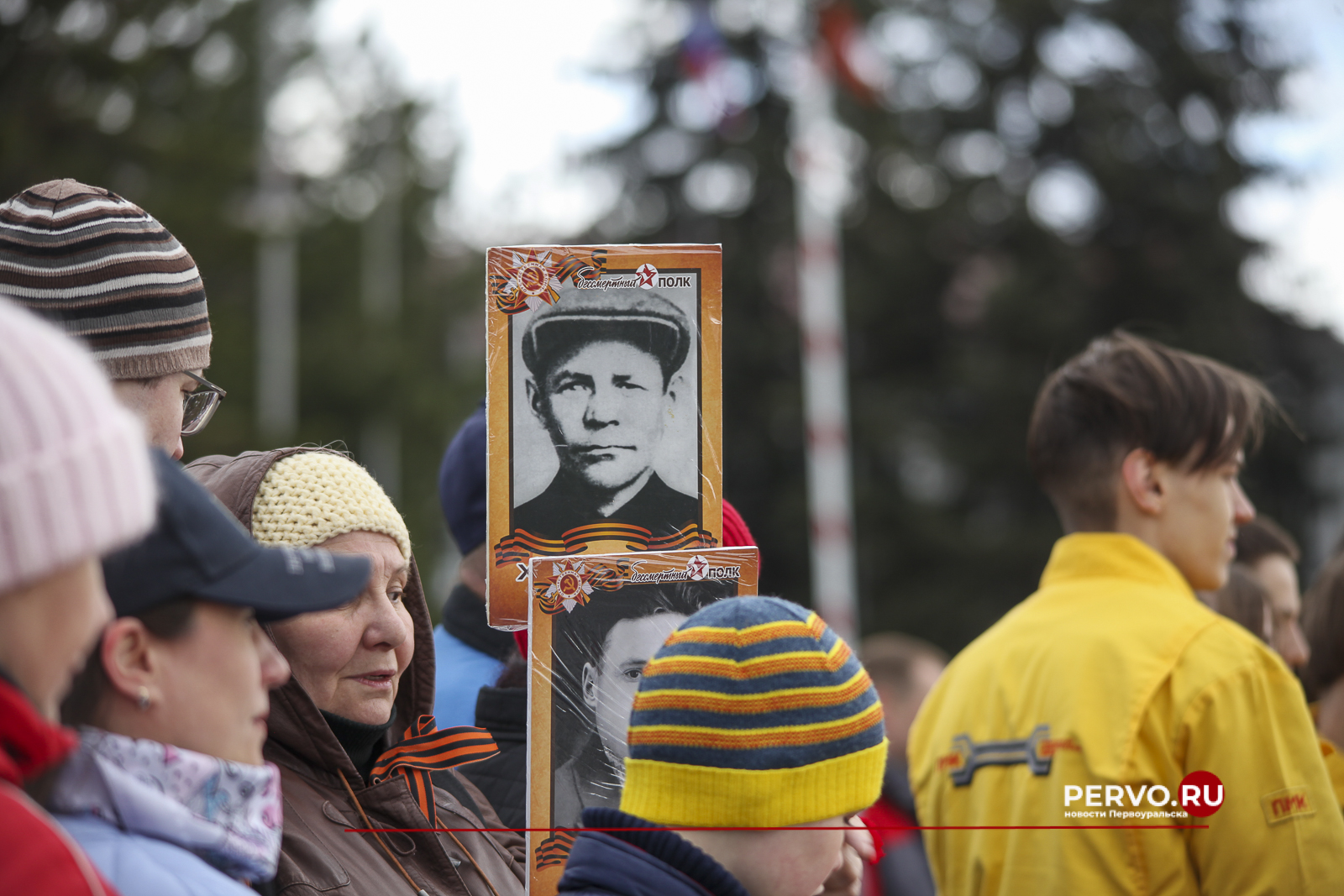 В Первоуральске у мемориала Новотрубникам-героям состоялась торжественная церемония возложения венков