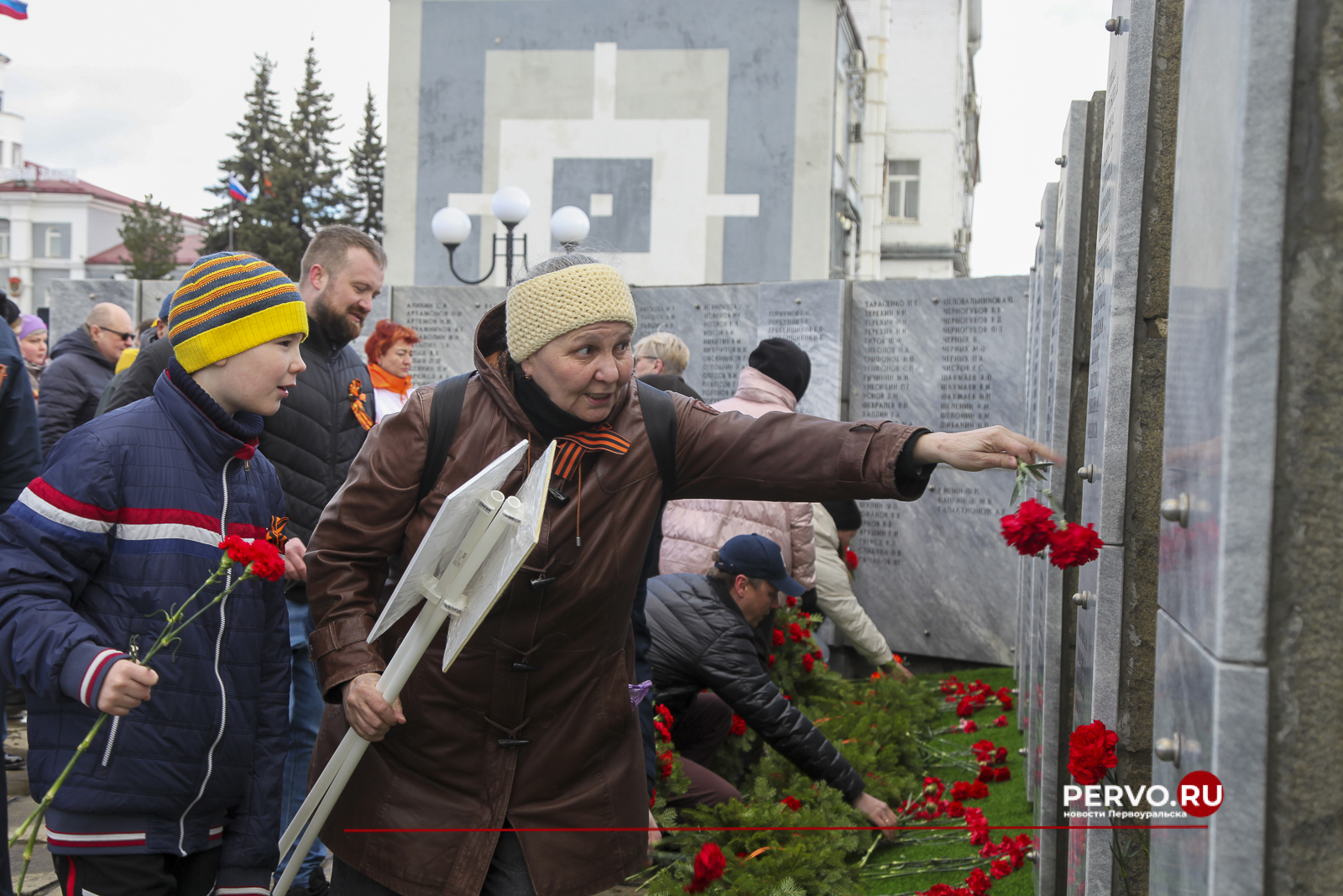 У мемориала Новотрубникам-героям состоялась торжественная церемония возложения цветов