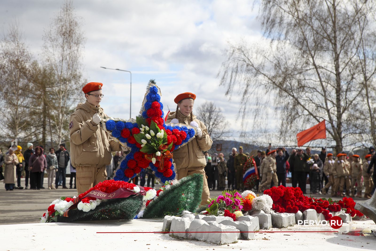В Первоуральске в честь Дня Победы у Мемориала славы возложили цветы