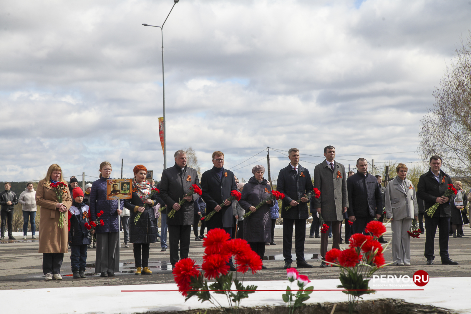 В Первоуральске в честь Дня Победы у Мемориала славы возложили цветы