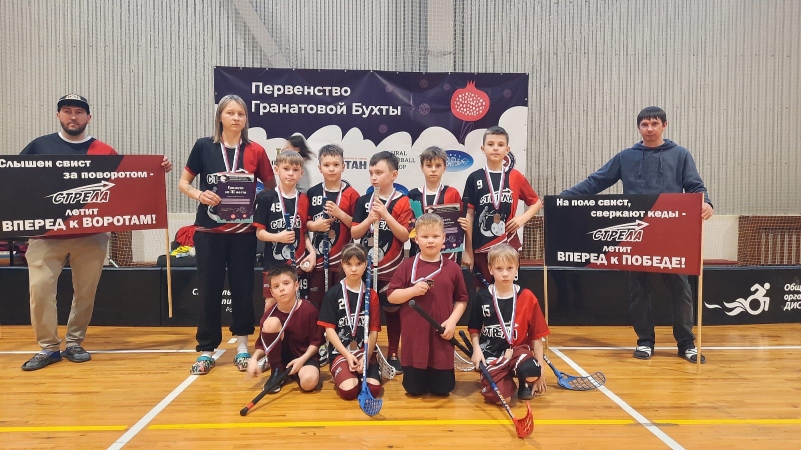 Юные спортсмены флорбольной лиги заняли все первые места