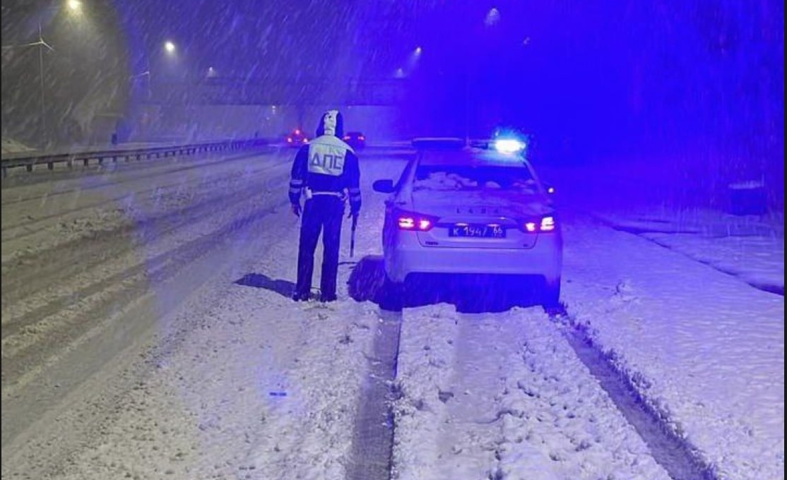 Из-за снегопада закрыта федеральная трасса